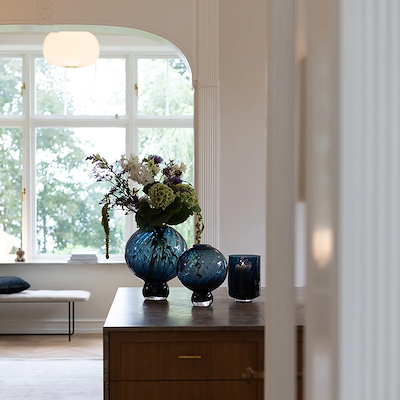 Specktrum Meadow Swirl Cylinder vase med fod blå