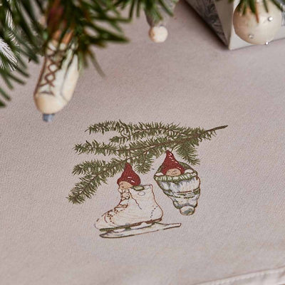 Klarborg nisserik juletræstæppe