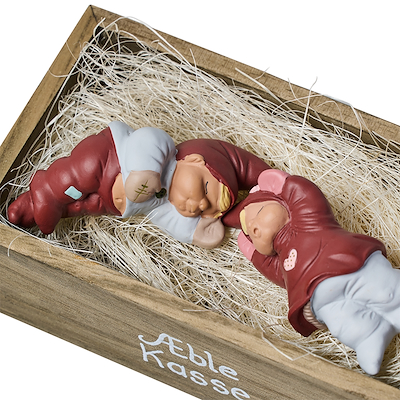 Klarborg Adam & Annika i æblekasse