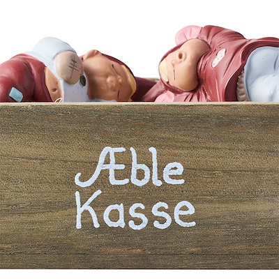 Klarborg Adam & Annika i æblekasse