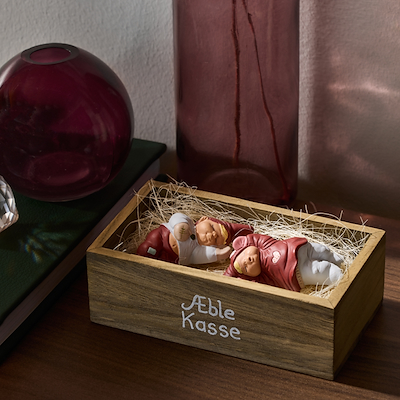 Klarborg Adam & Annika i æblekasse