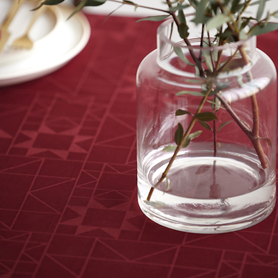 Södahl Star damask dug rød 140x320 cm