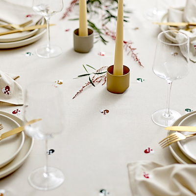 Södahl Christmas Hearts Embroidery dug rød 140x270 cm