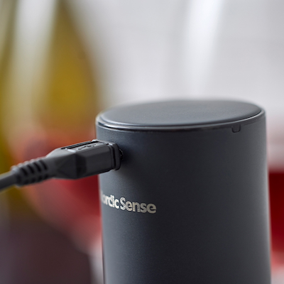 Nordic Sense elektrisk vinåbner genopladelig sort