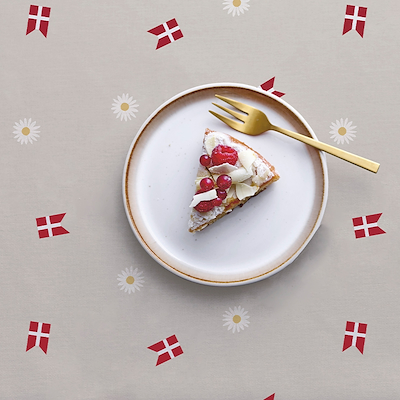 Södahl Tillykke fødselsdagsdug akryl med anti-slip 140 cm