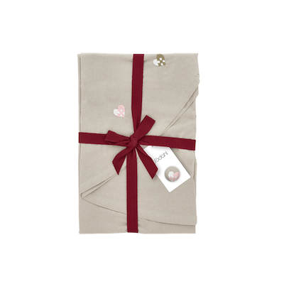 Södahl Christmas Hearts Embroidery juletræstæppe rød Ø110 cm