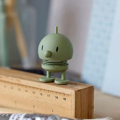 Hoptimist Soft Bumble figur XS olive H 5,9 cm