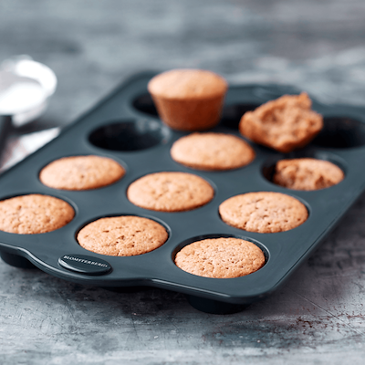 Blomsterbergs muffinform i silikone til 12 muffins grå