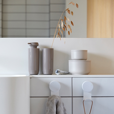 Zone Suii tandbørstekrus taupe 6,3 x 14 cm