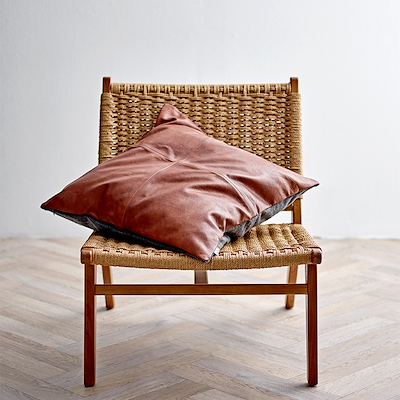 Södahl Lodge leather pude 60x60 cm tobacco/sort