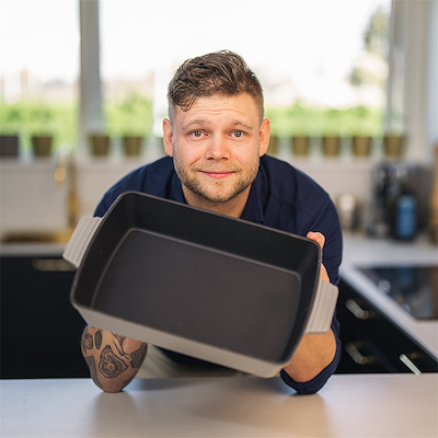 Casper Sobczyk emaljeret støbejerns fad 39x23 cm