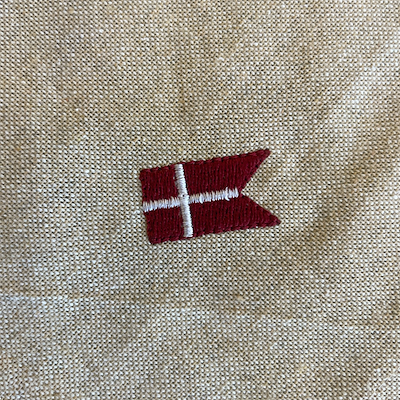 Stofserviet med broderet flag i hørfarve 40X40 cm
