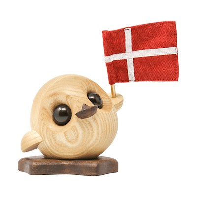 FableWood Villy den søde ælling med flag H10 cm