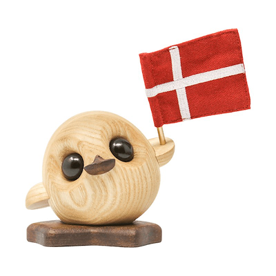 FableWood Villy den søde ælling med flag H10 cm