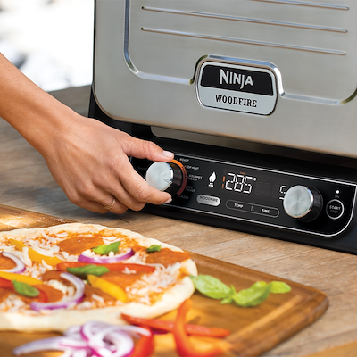 Ninja Woodfire OO101EU udendørs elektrisk grill & røgeovn 2400 watt