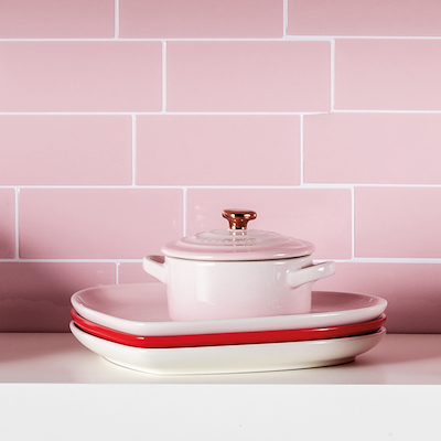 Le Creuset Signature stentøj hjerteformet tallerken 23cm Shell Pink