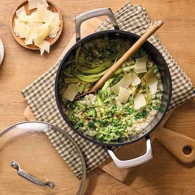 Le Creuset Essential gryde med keramisk belægning 24 cm 6 liter