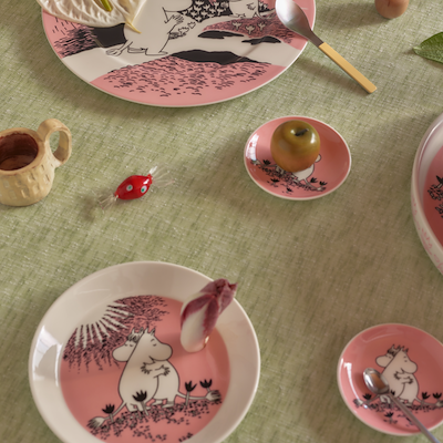 Moomin Arabia Kærlighed 30 års jubilæums serveringsbakke lyserød Ø 35 cm