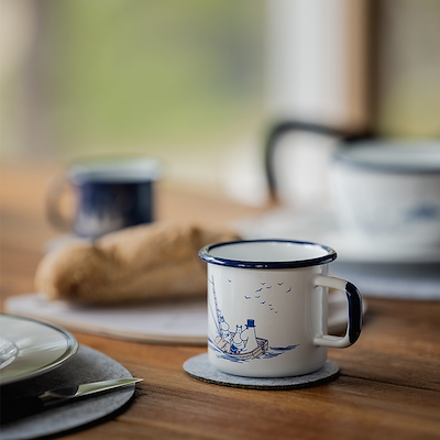 Mumi by Muurla søfolk emaljekrus hvid/mørkeblå 37 cl