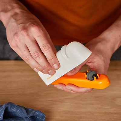 Fiskars Functional Form knivsliber orange/hvid 16 cm