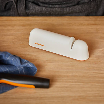 Fiskars Functional Form knivsliber orange/hvid 16 cm