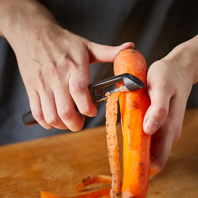 Fiskars Functional Form skrællekniv swivel klinge