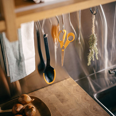 Fiskars Functional Form grydeske med silikone sort 29,2 cm