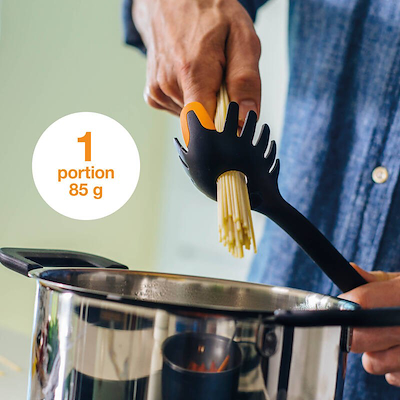 Fiskars Functional Form pastaske med silikone sort 29,3 cm