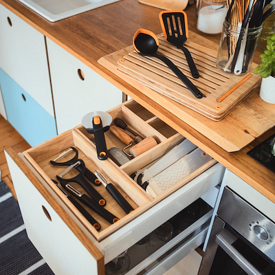 Fiskars Functional Form skrællekniv med fast blad sort