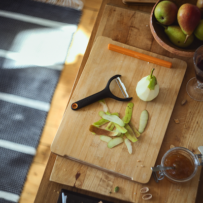 Fiskars Functional Form grøntsagsskræller sort