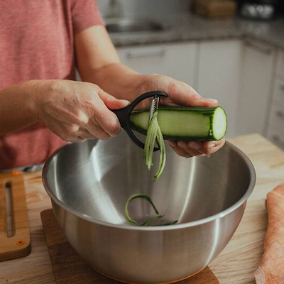 Fiskars Functional Form julienneskræller sort 15,2 cm