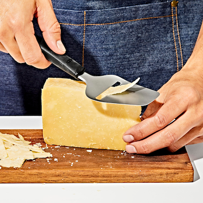 OXO Good Grips ostehøvl sort