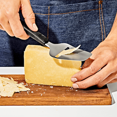 OXO Good Grips ostehøvl sort