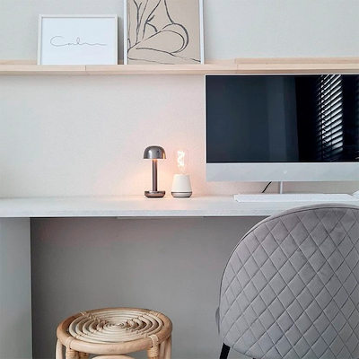 Humble Two bordlampe titanium