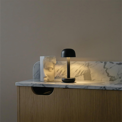 Humble Two bordlampe sort