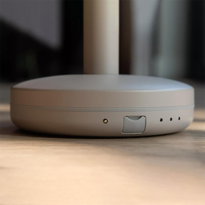 Humble Bug trådløs bordlampe beige