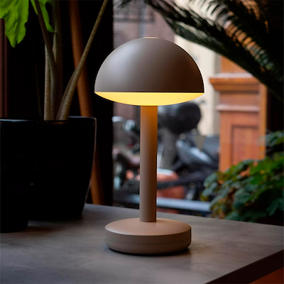 Humble Bug trådløs bordlampe beige