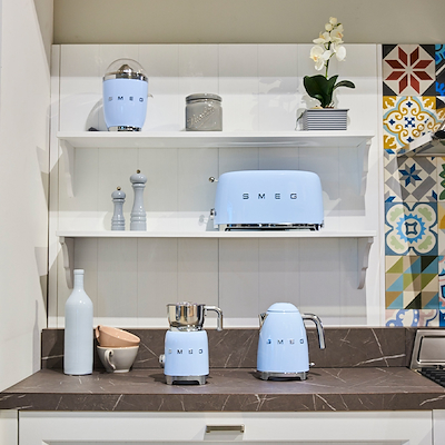 Smeg KLF03PBEU elkedel pastelblå 1,7 liter 2400 watt