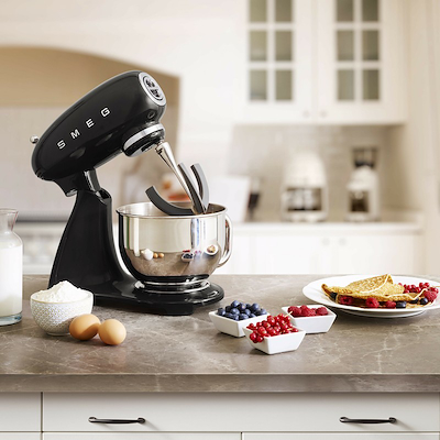 Smeg SMF03BLEU køkkenmaskine sort 4,8 liter 800 watt