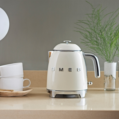 Smeg elkedel mini creme 0,8 liter 1400 watt