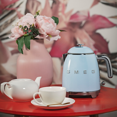 Smeg KLF05PBEU elkedel mini pastelblå 0,8 liter 1400 watt