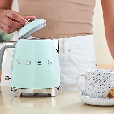 Smeg KLF05PGEU elkedel mini pastelgrøn 0,8 liter 1400 watt