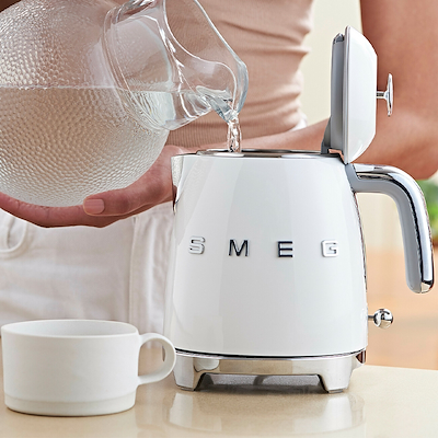 Smeg KLF05WHEU elkedel mini hvid 0,8 liter 1400 watt