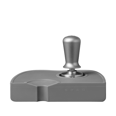 Smeg kaffestamper grå inkl. måtte