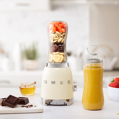 Smeg PBF01WHEU Personal blender creme inkl. 2 stk. flasker 0,6 liter