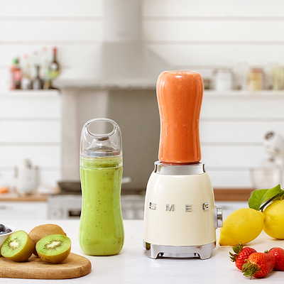 Smeg PBF01WHEU Personal blender creme inkl. 2 stk. flasker 0,6 liter