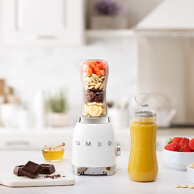 Smeg PBF01WHEU Personal blender hvid inkl. 2 stk. flasker 0,6 liter