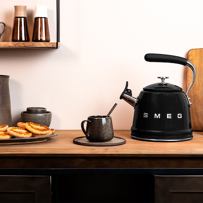 Smeg 50's Style fløjte kedel sort 2,3 liter