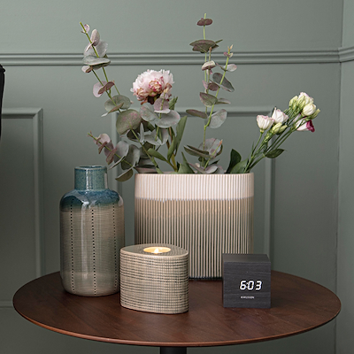 Karlsson Block Cube vækkeur sort 8 cm