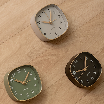 Karlsson Travel Square vækkeur grøn